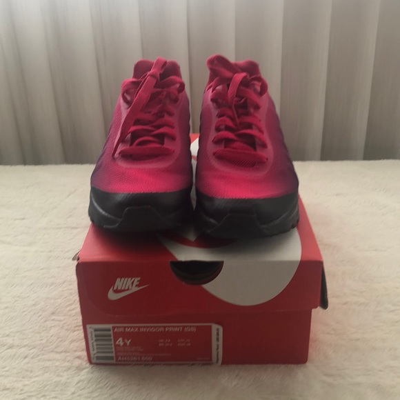 Nike Other - Nike Air Max Invigor 4Y